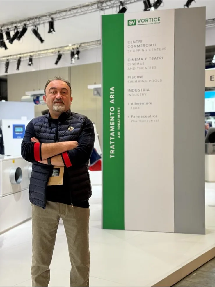 Le fondateur de Central Air Concept sur le stand Vortice « Trattamento aria » d'un salon international du traitement de l'air